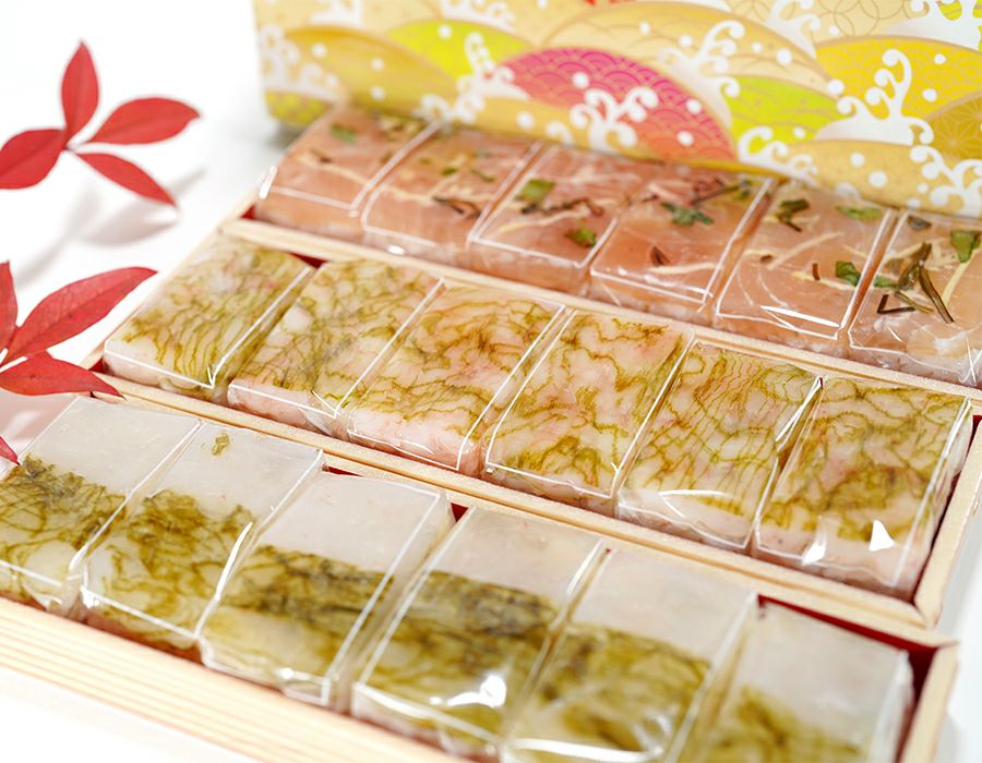 ギフトBOX　祝ます寿司と昆布〆押し寿司3種18個セット（送料込み）